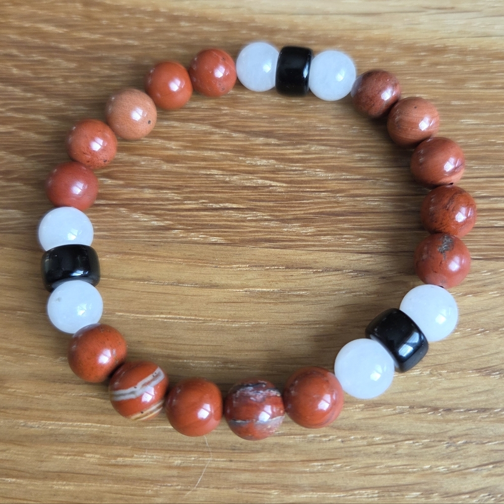 Red Jasper & White Jade Beadrd Stretch Bracelet | Handmade - Picture 3 of 12